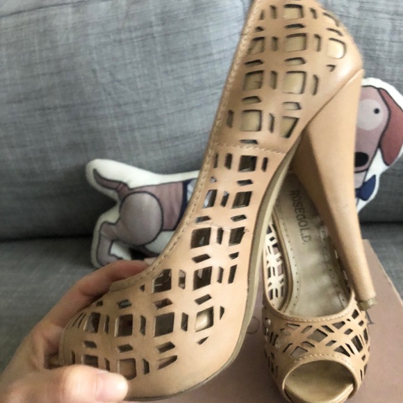 Rosegold Shoes Shoes - Beige sand color peep toe pumps